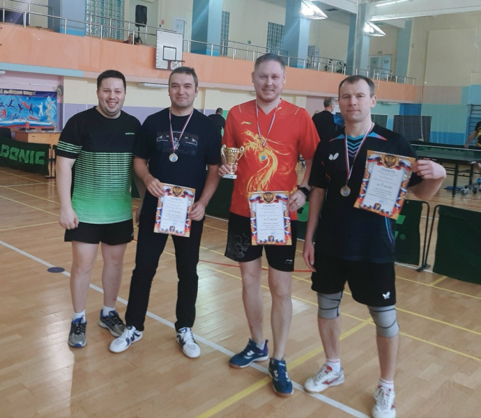 Традиционный  новогодний турнир по настольному теннису.