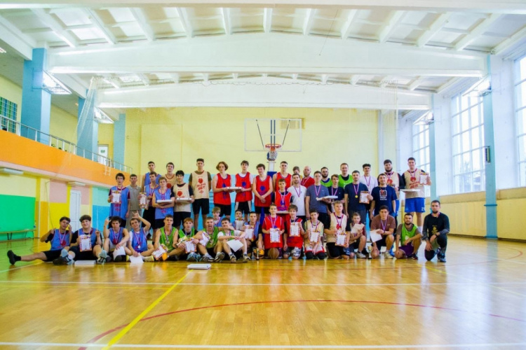 Традиционный турнир по стритболу 3х3 «Движение вверх» в ДС "Олимпиец" .