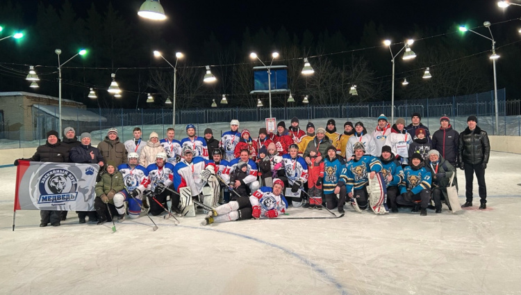 Первенство города Трехгорного по хоккею с шайбой среди любительских команд.