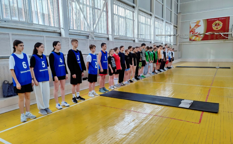 Старт турнира «Ворошиловский стрелок» среди общеобразовательных школ города.